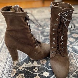 Lace-up heeled boots